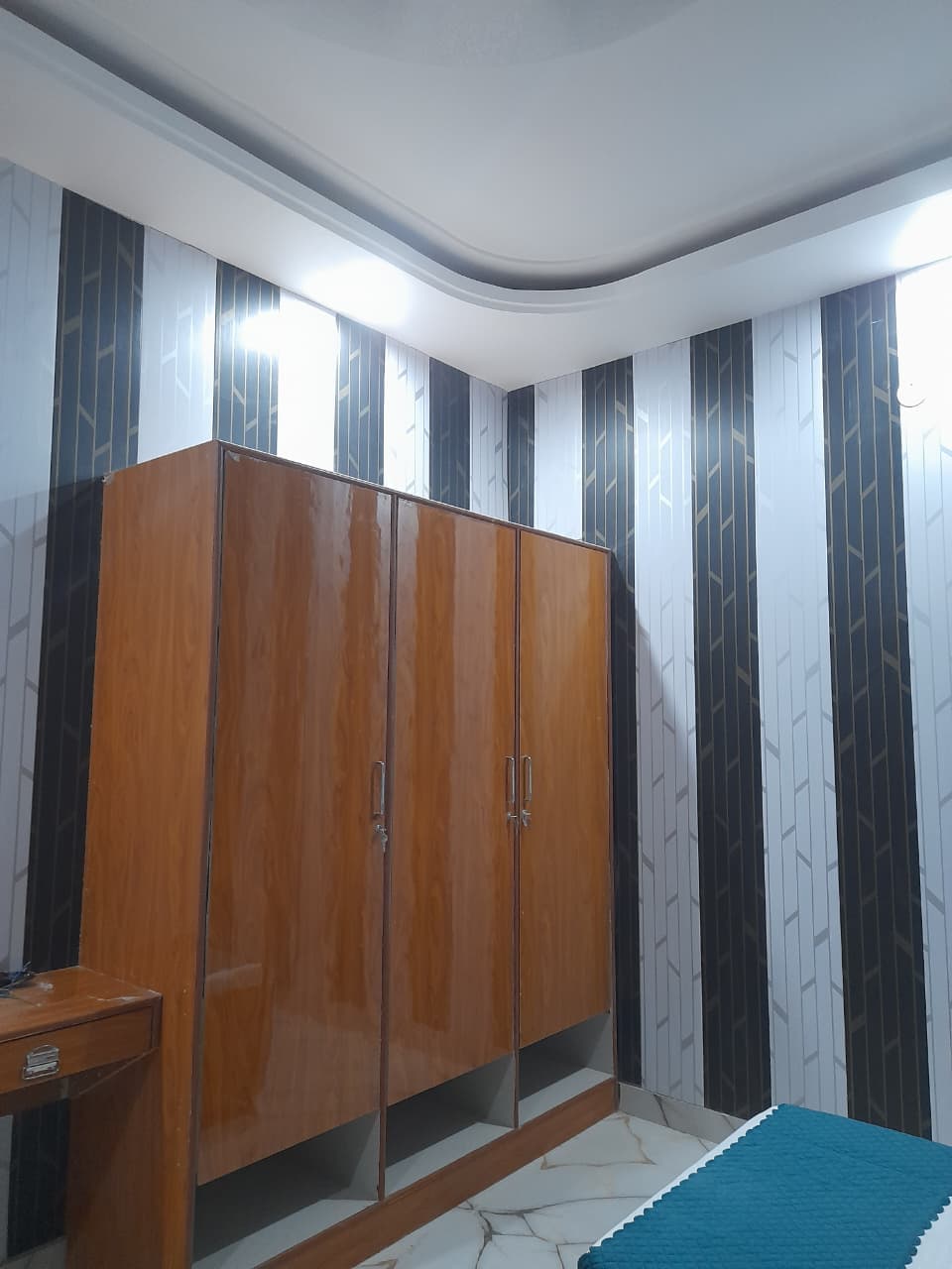 Deluxe room at Shree Shyam hostels with premium amenities and spacious layout